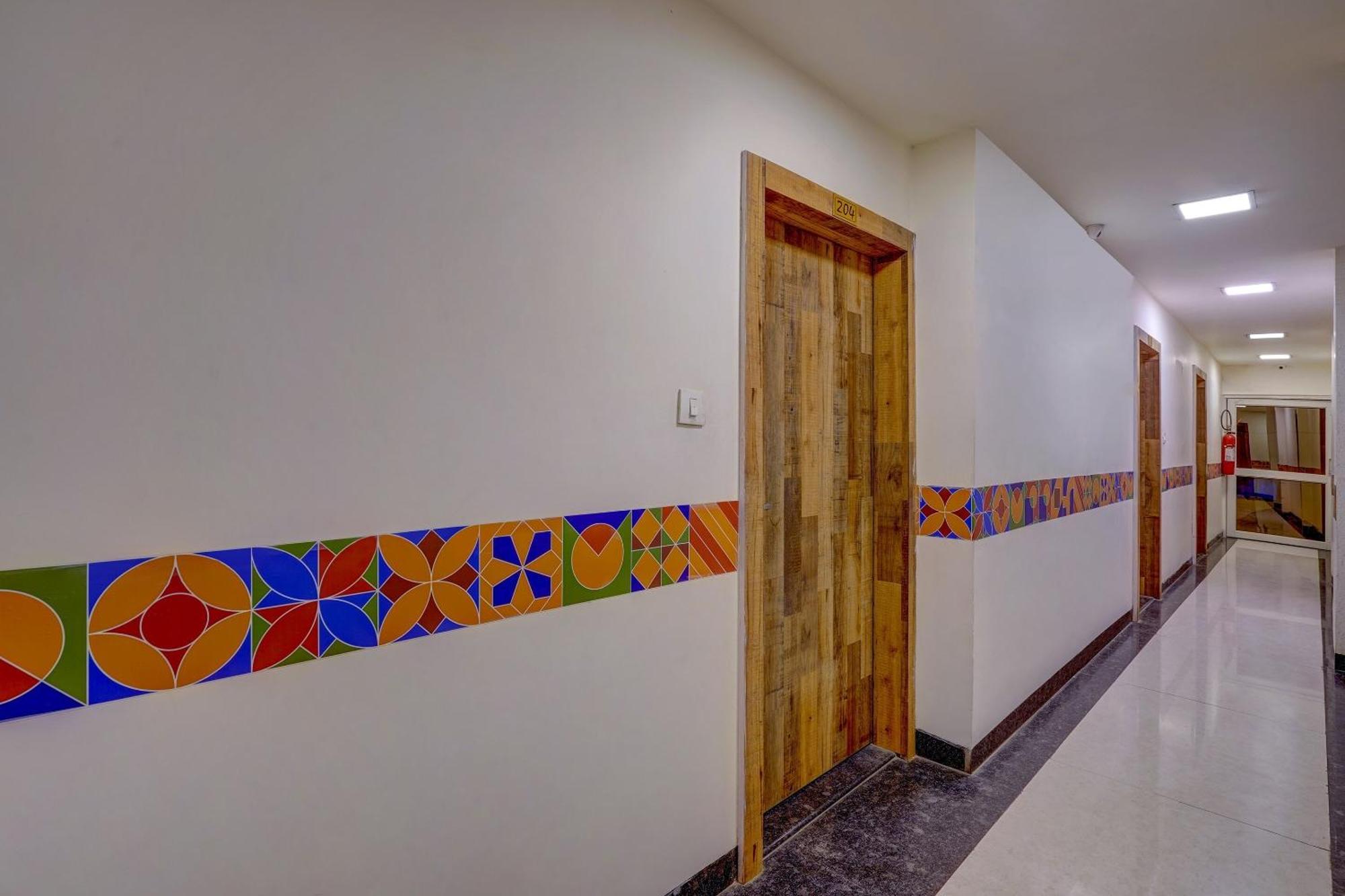 Super Hotel O Traveller Inn ラクナウ エクステリア 写真
