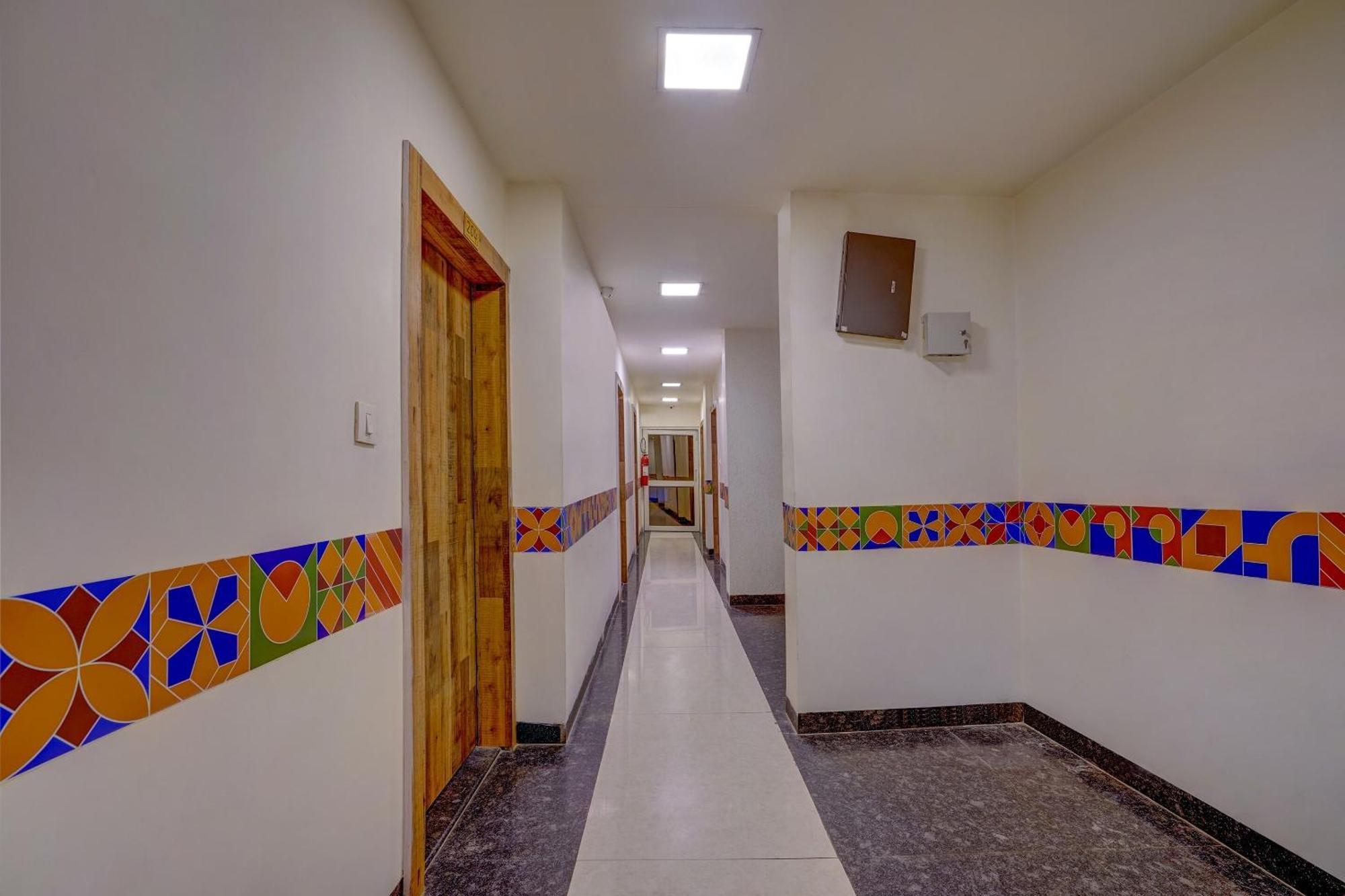 Super Hotel O Traveller Inn ラクナウ エクステリア 写真