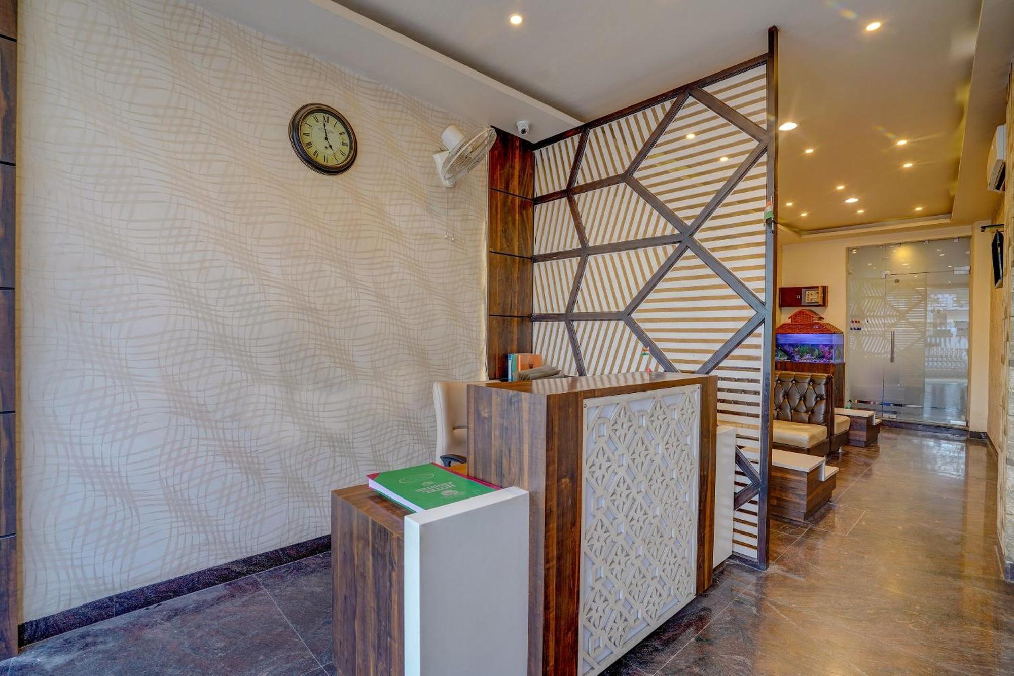 Super Hotel O Traveller Inn ラクナウ エクステリア 写真