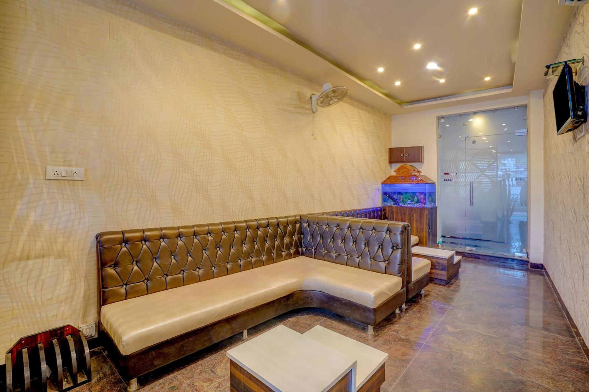 Super Hotel O Traveller Inn ラクナウ エクステリア 写真